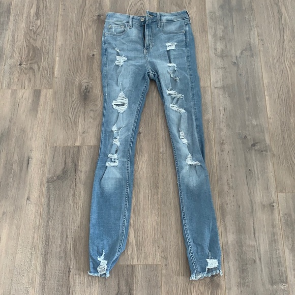 1R Hollister Jeans - Picture 1 of 4